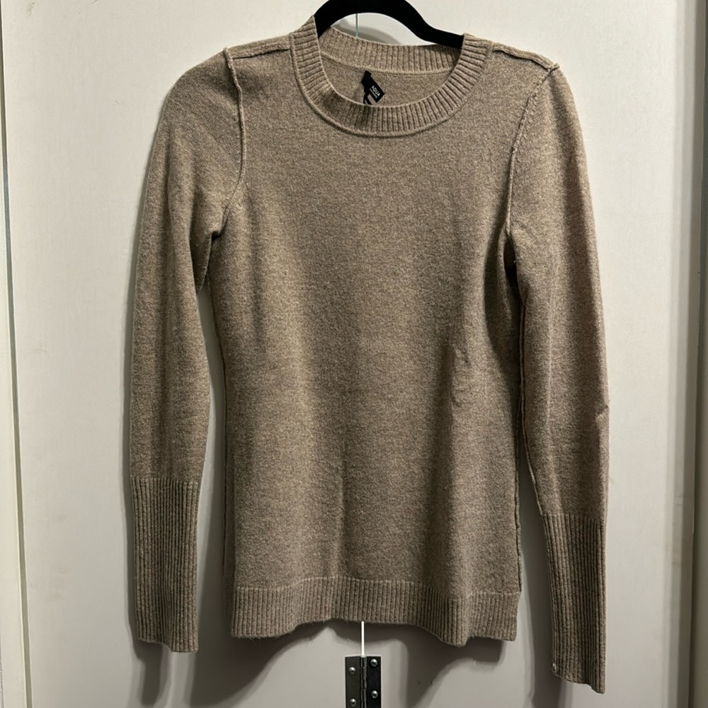Long-Sleeved Aqua Cashmere Sweater in Oatmeal/Brown Color